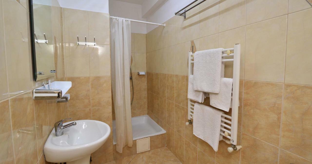 Hotel Taco Бухарест Экстерьер фото