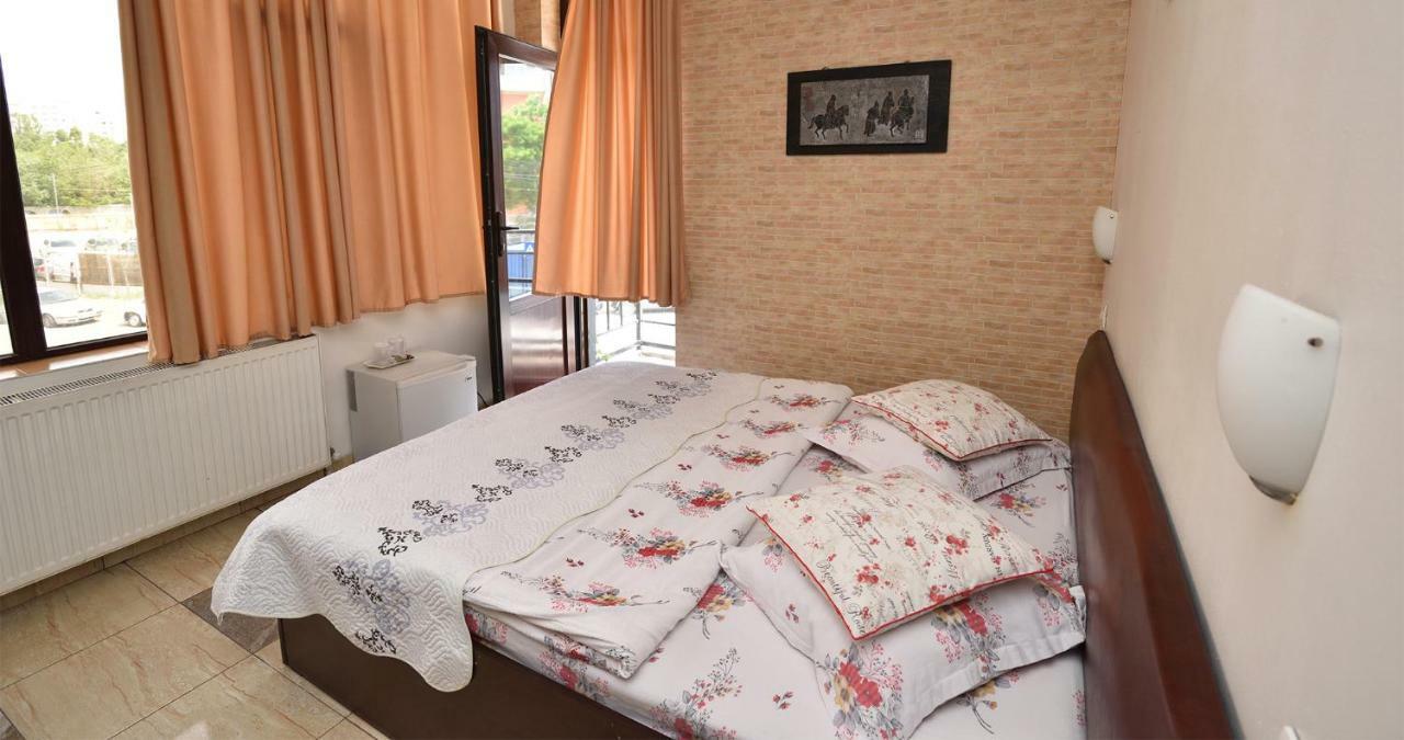 Hotel Taco Бухарест Экстерьер фото